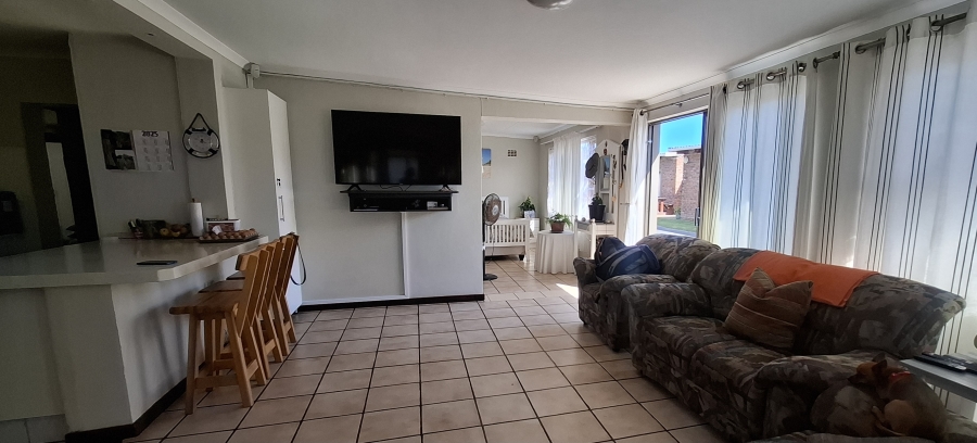 2 Bedroom Property for Sale in Queensberry Bay Eastern Cape